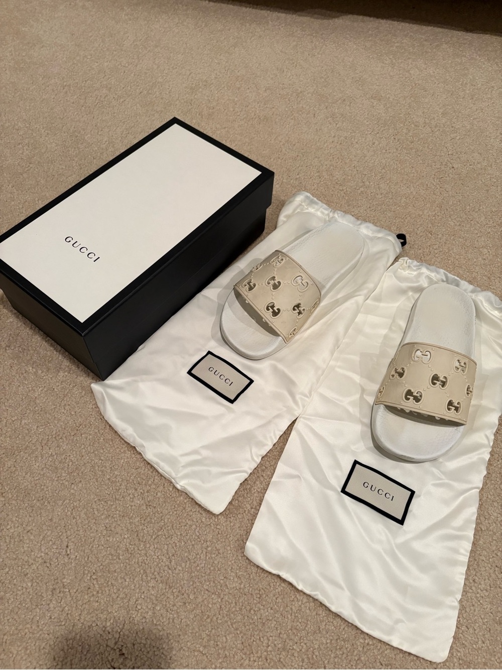 Gucci White Slide Sandals with Interlocking G Cutouts - Picture 4 of 4